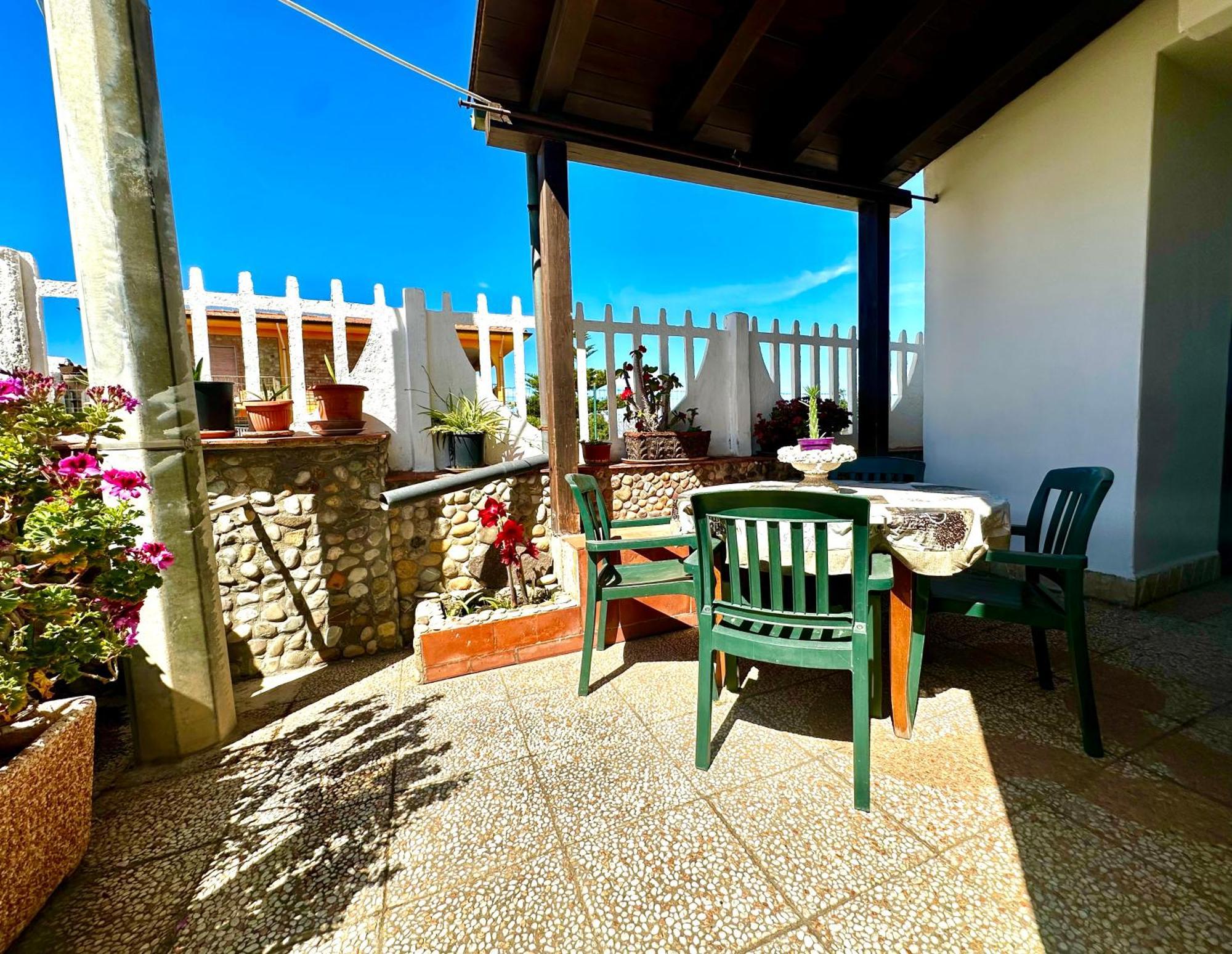 Casa Del Sole Apartment Campofelice Di Roccella Bagian luar foto